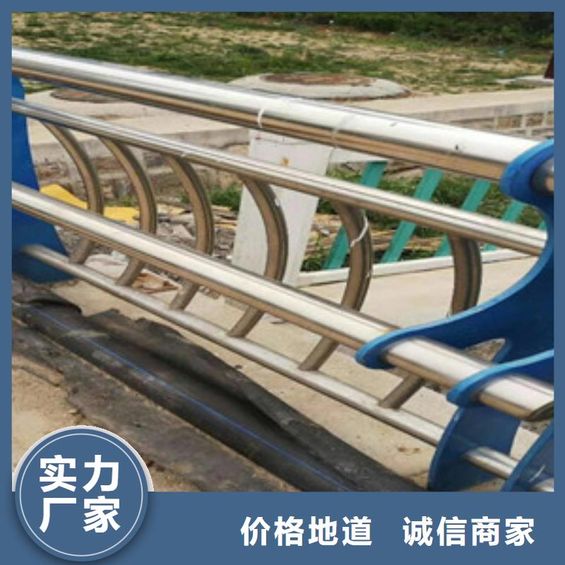 【景觀木紋護(hù)欄】道路隔離護(hù)欄實拍品質(zhì)保障