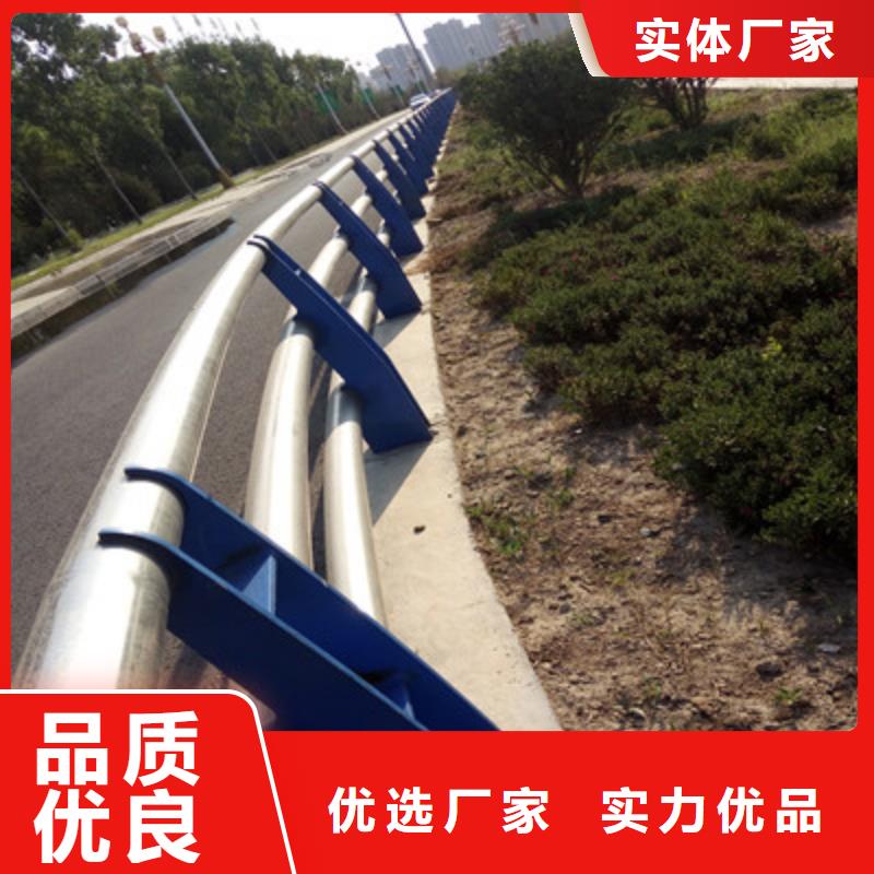 【景觀木紋護(hù)欄】道路隔離護(hù)欄實拍品質(zhì)保障