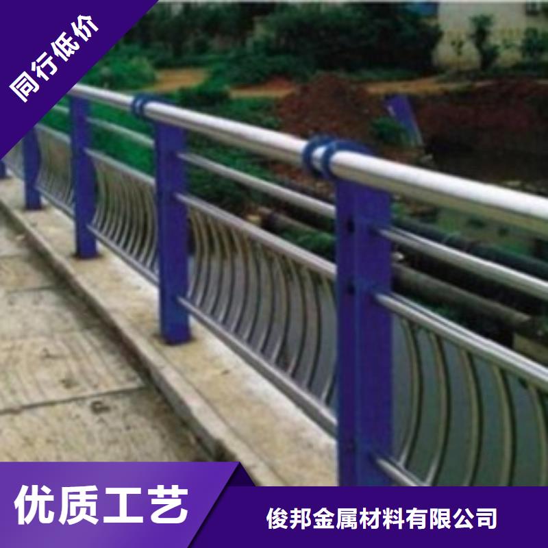【不锈钢复合管不锈钢桥梁栏杆
质量层层把关】
