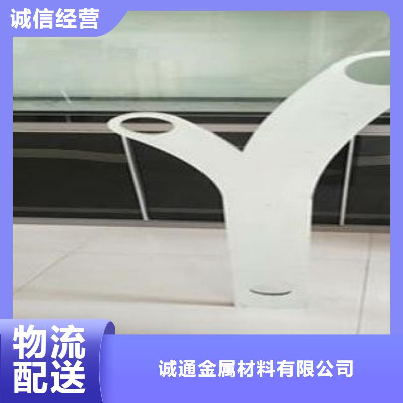 復(fù)合管防撞護(hù)欄,公路防撞護(hù)欄每個(gè)細(xì)節(jié)都嚴(yán)格把關(guān)