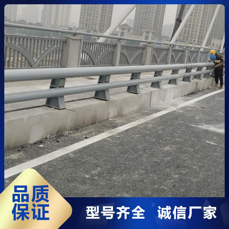 道路外側防撞護欄可做多橫梁展鴻護欄質量有保障