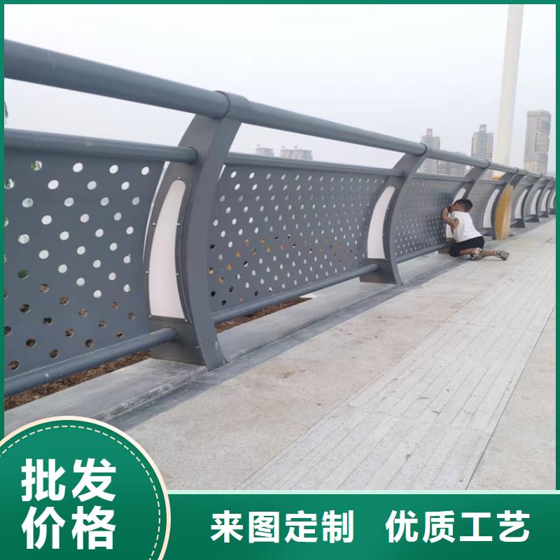 復(fù)合管公路護(hù)欄安裝便捷