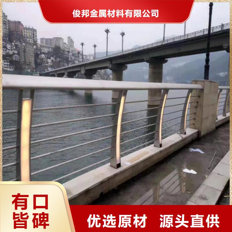 
道路燈光護(hù)欄遠(yuǎn)銷各地