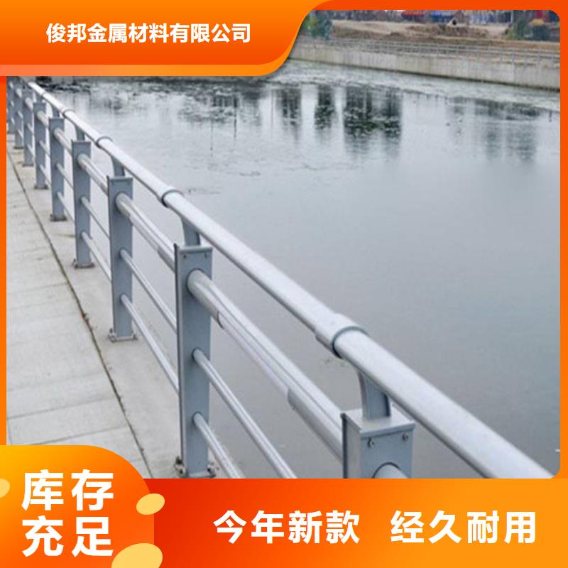 
道路燈光護(hù)欄遠(yuǎn)銷各地