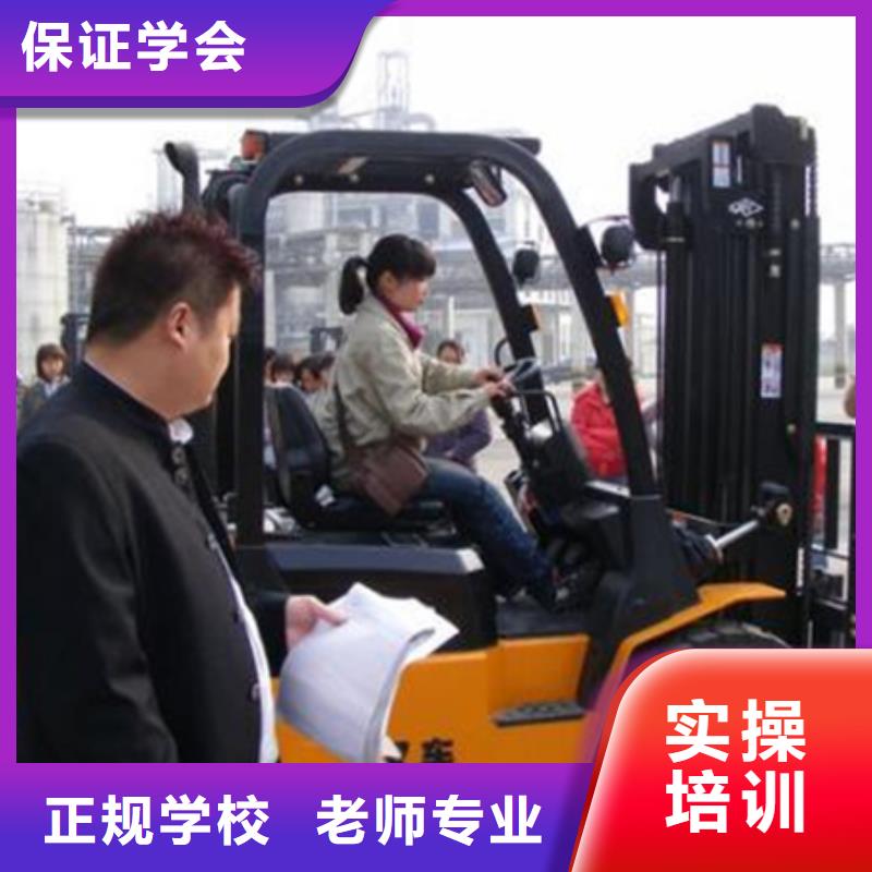 遷安哪技校有挖掘機(jī)駕駛專業(yè)學(xué)挖掘機(jī)挖土機(jī)技術(shù)技校