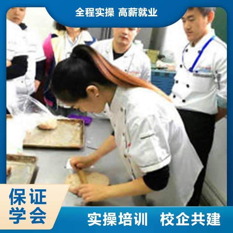 历史悠久的糕点裱花技校学西点烘焙来虎振学校