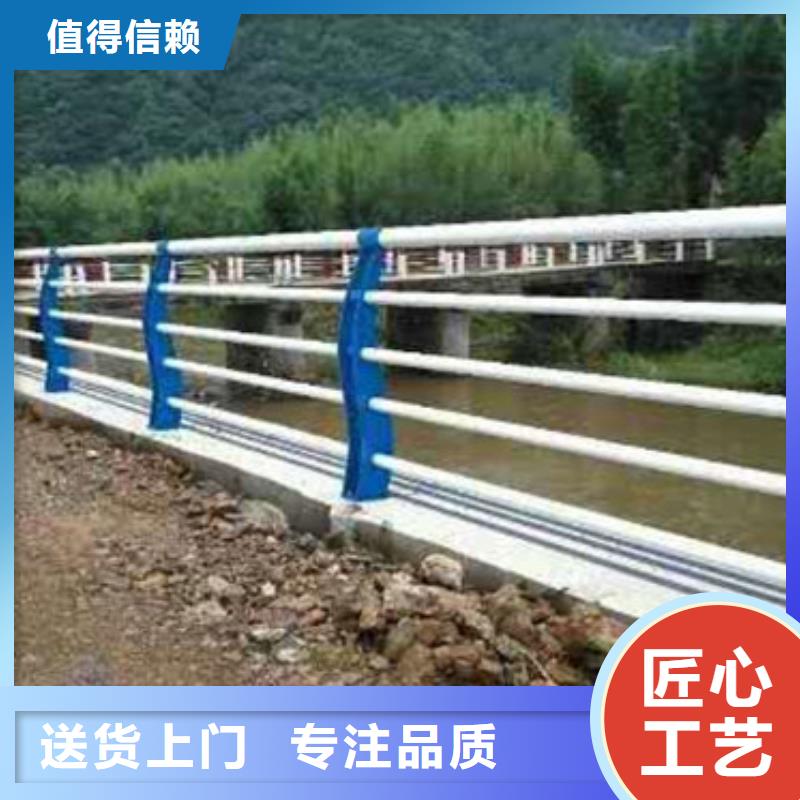 護(hù)欄道路護(hù)欄實(shí)體廠家大量現(xiàn)貨