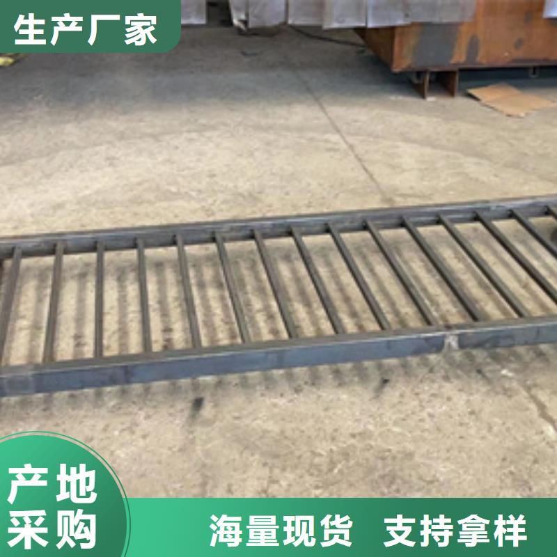 公路防撞護(hù)欄廠家供應(yīng)價(jià)格