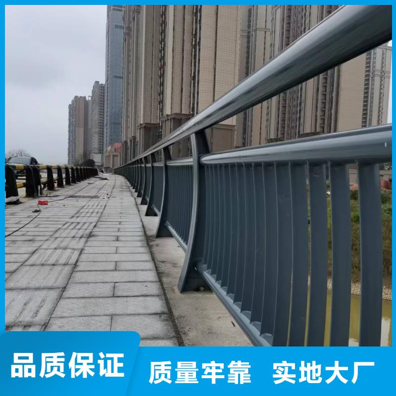 公路防撞欄桿不銹鋼天橋護欄河道鐵藝護欄欄桿優(yōu)質(zhì)貨源