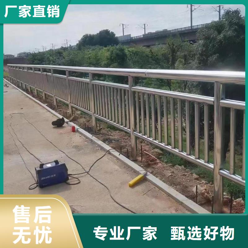 瓊中縣仿木紋河道護欄欄桿不銹鋼河道欄桿賣家電話