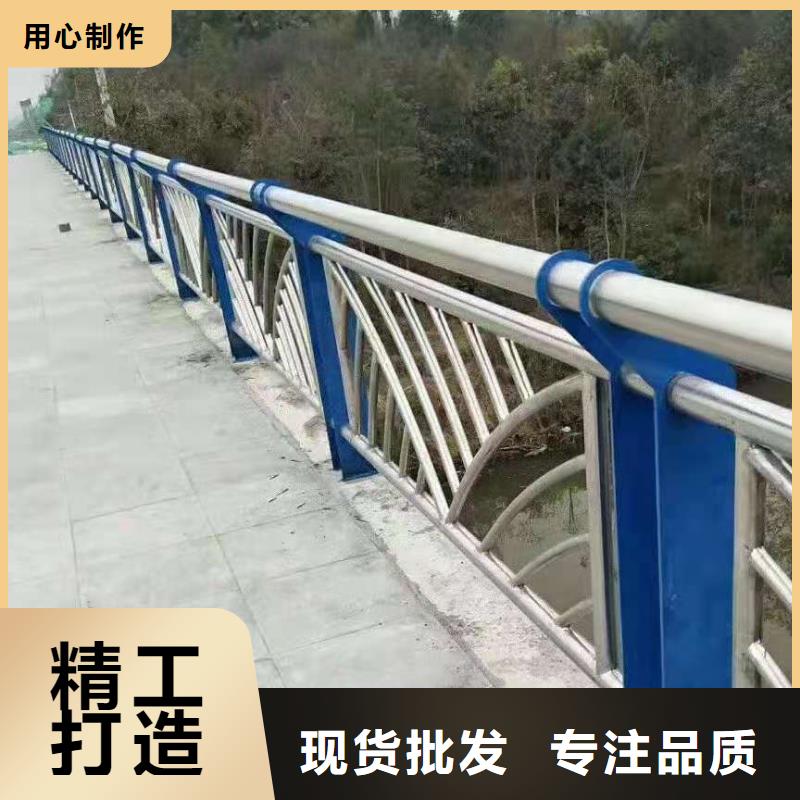 不銹鋼復(fù)合管道路隔離欄工廠價(jià)格