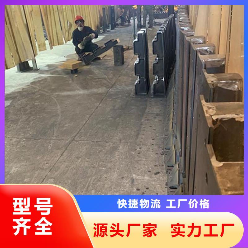 防撞護欄鋼背木護欄廠家質(zhì)量過硬