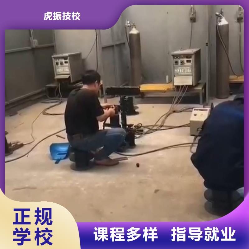 焊接學校_虎振挖掘機學校實操教學