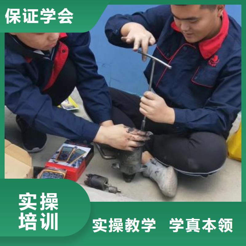 汽修培训学校,学装载机铲车叉车学费多少钱正规培训