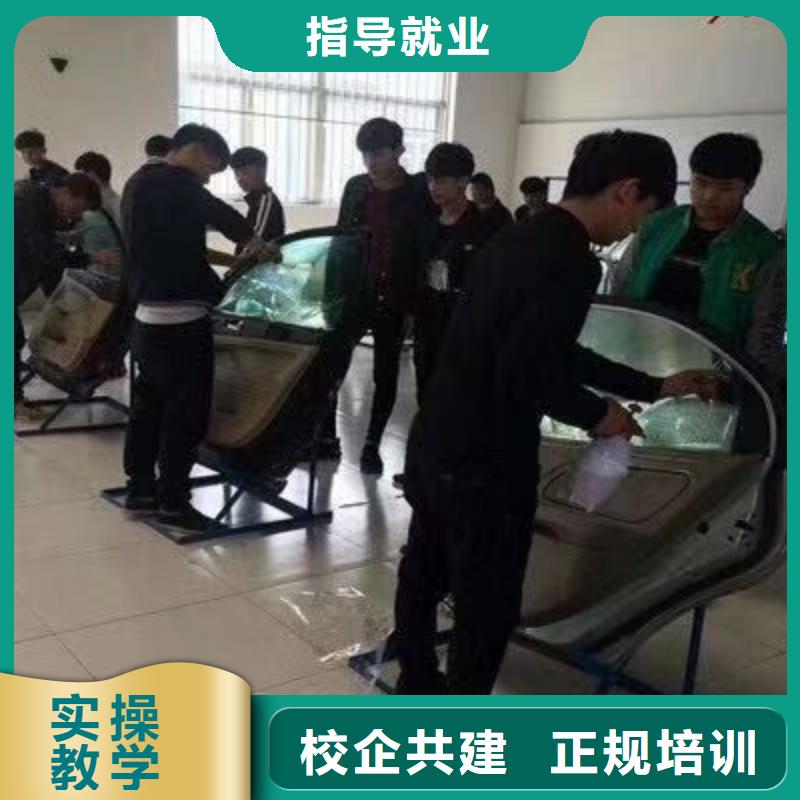 【汽修培训学校哪个学校能学厨师烹饪就业不担心】
