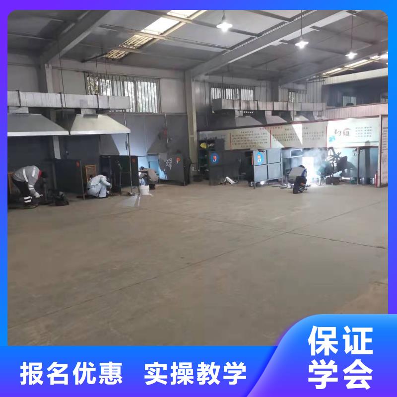 焊工學(xué)校哪里有挖掘機(jī)鏟車叉車駕駛學(xué)校就業(yè)不擔(dān)心