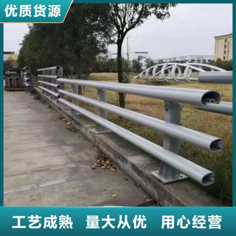 燈光防撞護欄距您較近