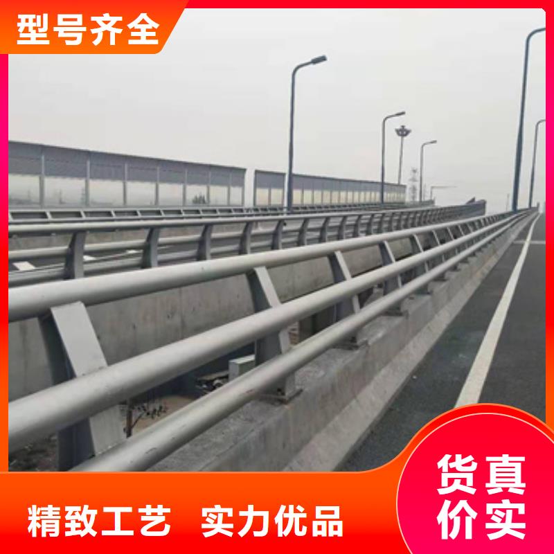 公路防撞護(hù)欄性?xún)r(jià)比高實(shí)體廠家