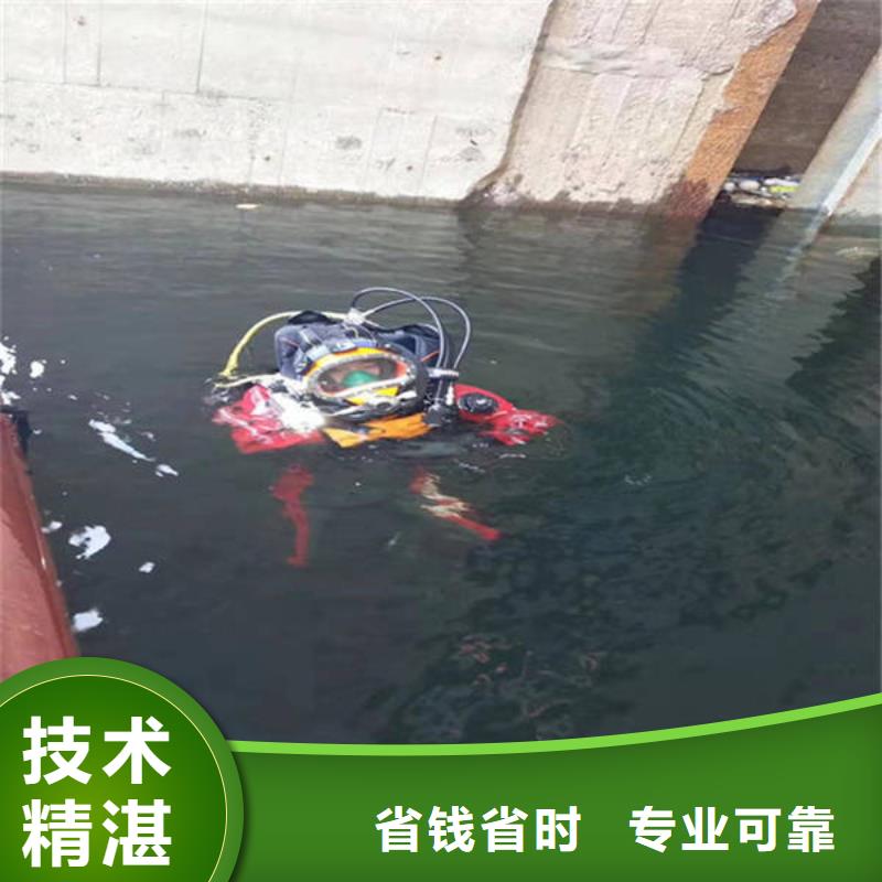 池塘打捞溺水者
打捞团队