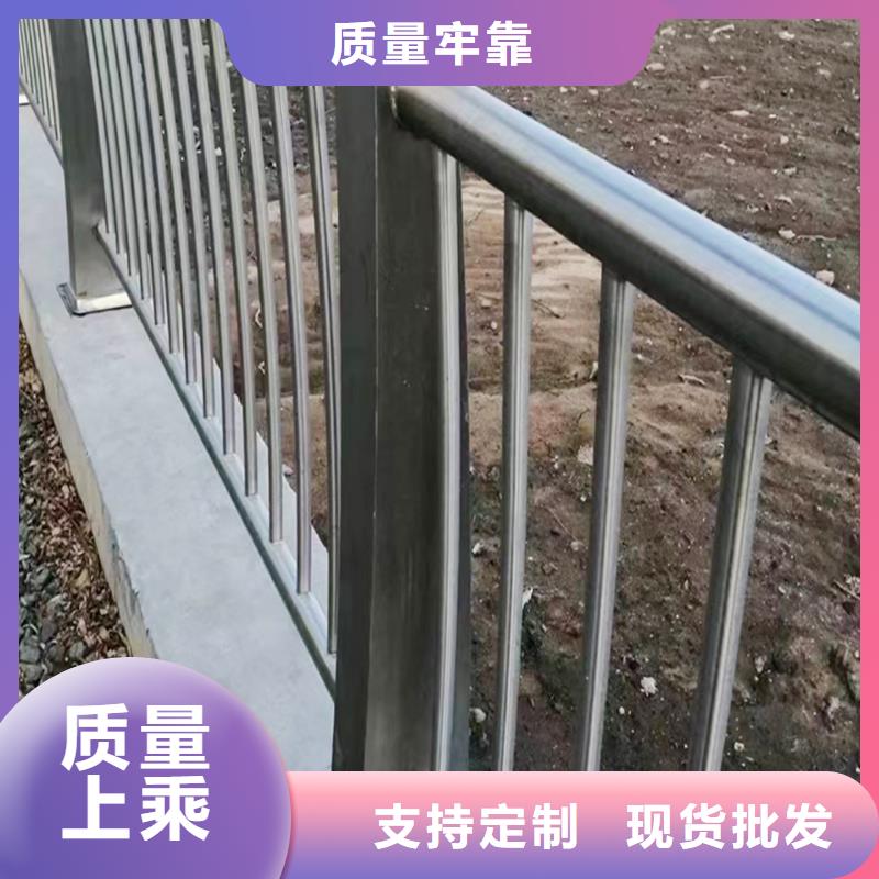 304不銹鋼河道欄桿質(zhì)量無(wú)憂種類豐富不銹鋼河道護(hù)欄